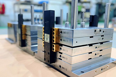 Custom Plastic Mold Tooling: A Complete Guide